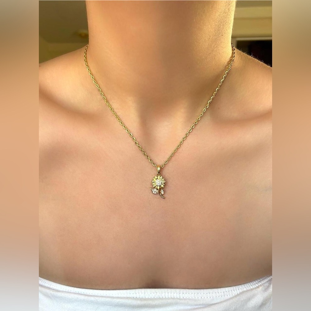 Gold Rhinestone Flower Pendant Necklace